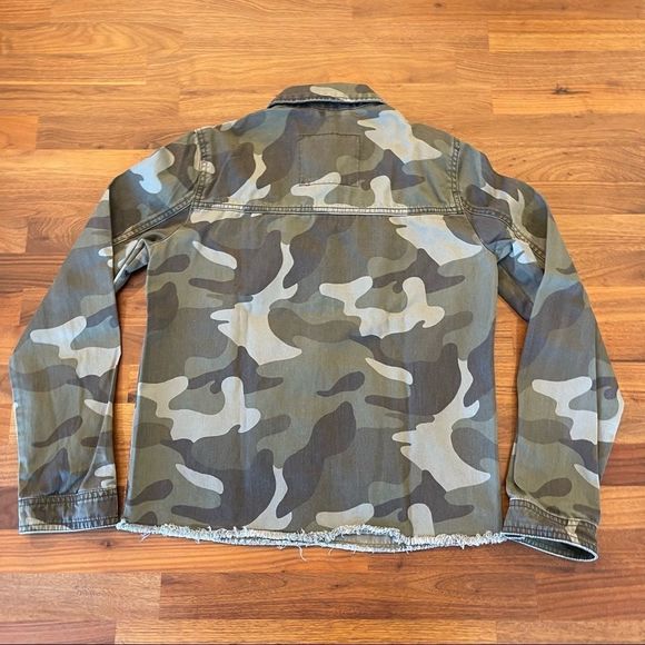 🍋 Abercrombie Kids • Unisex Long Sleeve Buttoned Green Camo Jacket - Picture 3 of 6